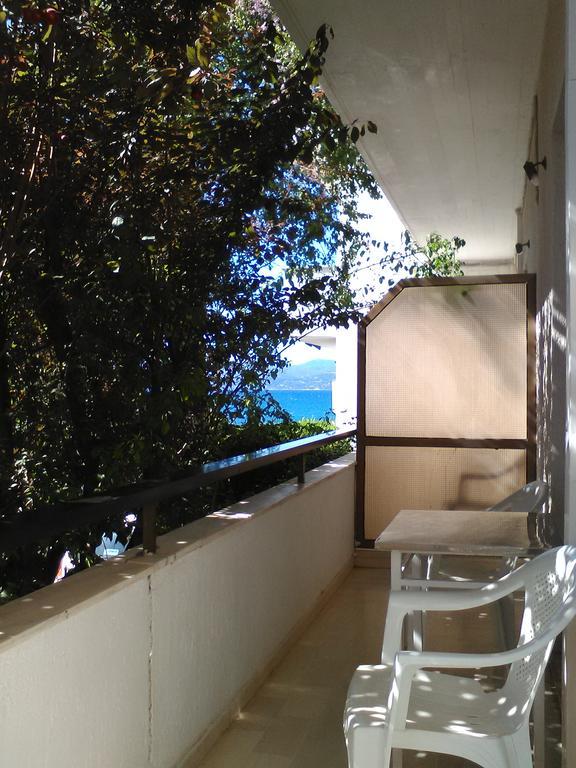 Aparthotel Iliahtides Amárinthosz Kültér fotó